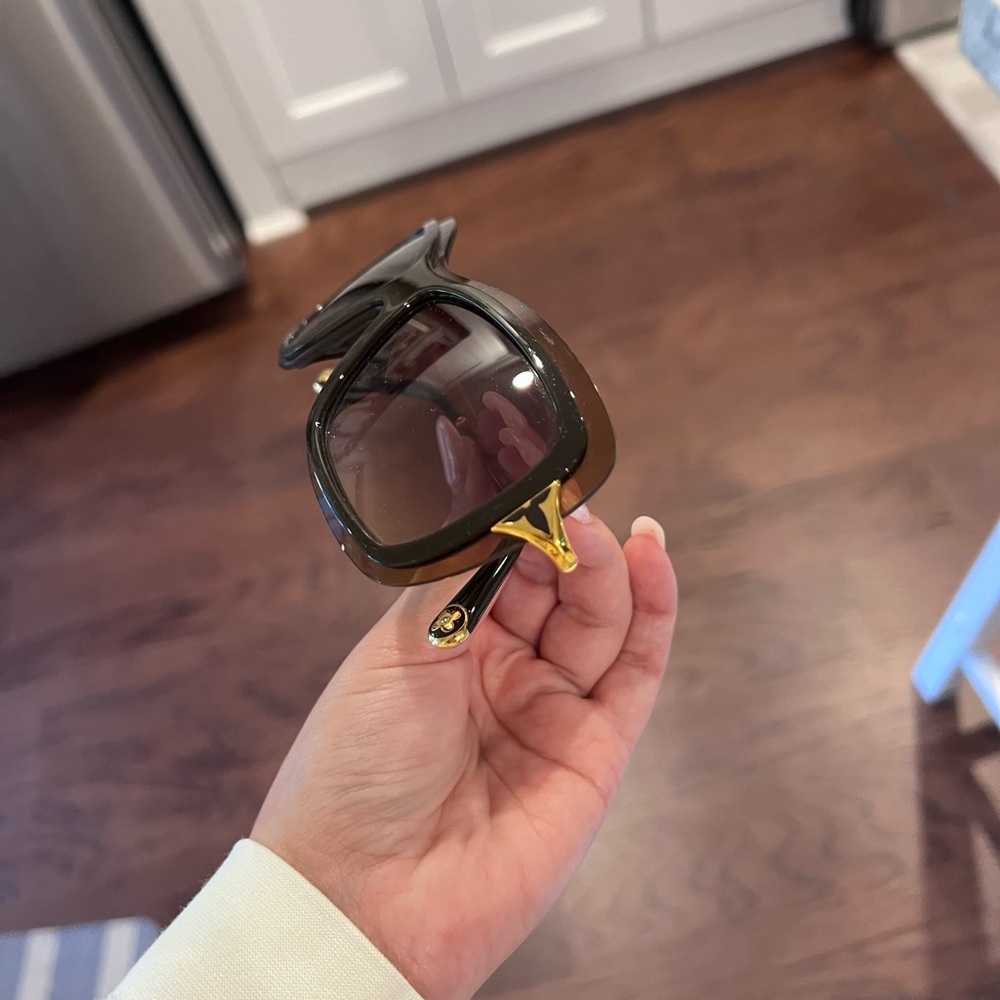 Louis Vuitton Brown and Gold Sunglasses - Picture 5 of 12